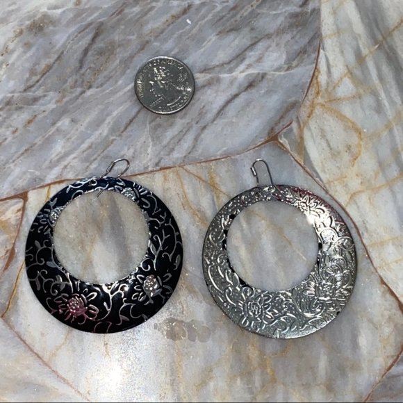 Beautiful Floral Hoop Round Metallic Earrings - Picture 3 of 3